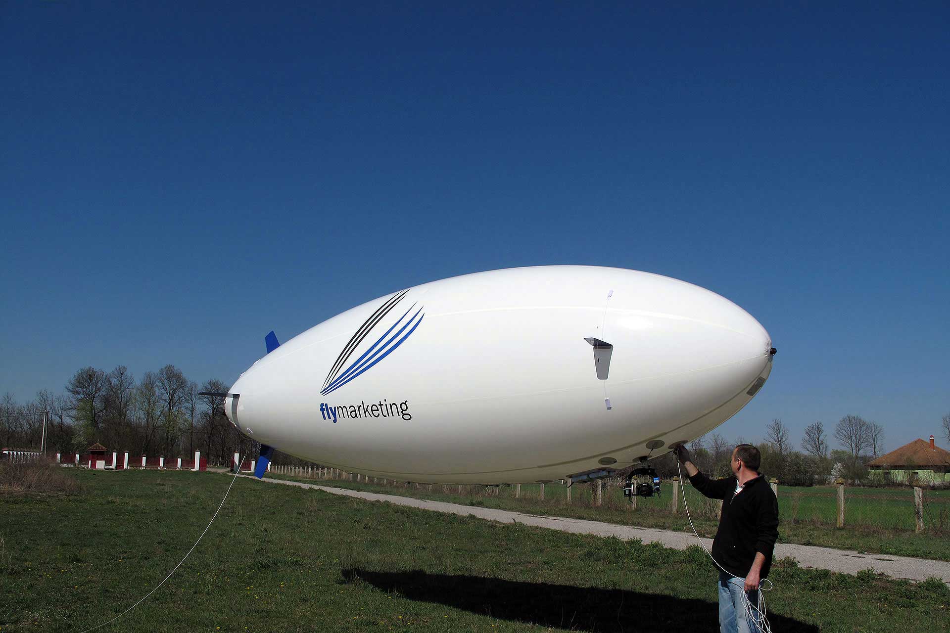 7-m-outdoor-RC-Blimp-with-camera-gimbal